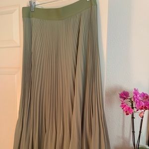 Aritzia Pleated Twirl Skirt